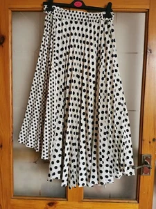Topshop Size 6 White and Black Polka Dot Pleated Skirt - Picture 1 of 8