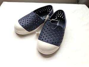 Antiguo Azul Marino Azul Marino Perforado Sin Cordones Agujero de Goma Zapatos Informales Verano Niños Talla 8 - Imagen 1 de 7