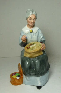 Royal Doulton Figur Stickerei HN 2855 1979 neuwertig - Bild 1 von 10