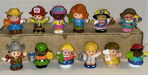 12 pezzi Mattel Fisher Price Little People Caverne Zookeeper Pompiere Agricoltore - Foto 1 di 21