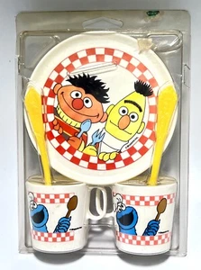 Vintage Sesamstraße Plastikteller Tassen 1988 Bert, Ernie, Keks M.-in Verpackung - Bild 1 von 5
