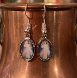 Boucles d'oreilles en résine Christ Miséricordieux - Imagen 1 de 2