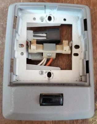 Задний купольный фонарь в сборе для Jeep Cherokee XJ Wagoneer 84–97 годов выпуска - Изображение 1 из 4