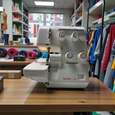 Máquina de coser Bernina Bernette 134 Serger/Overlock Foto 1 de 4