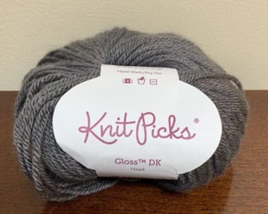 Nuevo - Púas de punto de bola brillo DK Merino color seda gris halcón 26074 - Imagen 1 de 3