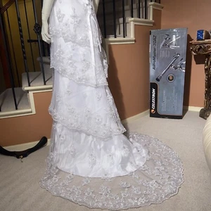 Alfred Angelo Wedding Dress Embroidered Elegant S- RRP $1500 - Picture 1 of 12