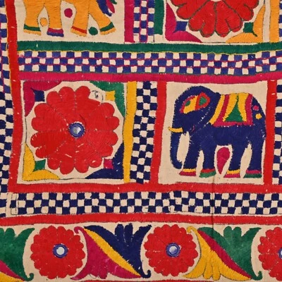 Tapiz colgante de pared estampado animal y floral asiático vintage obra maestra de tela. Foto 1 de 4