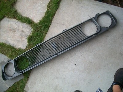 Toyota Corona 1974 1975 1976 raro nos parrilla número de pieza NRC A1 fecha 75. Foto 1 de 4