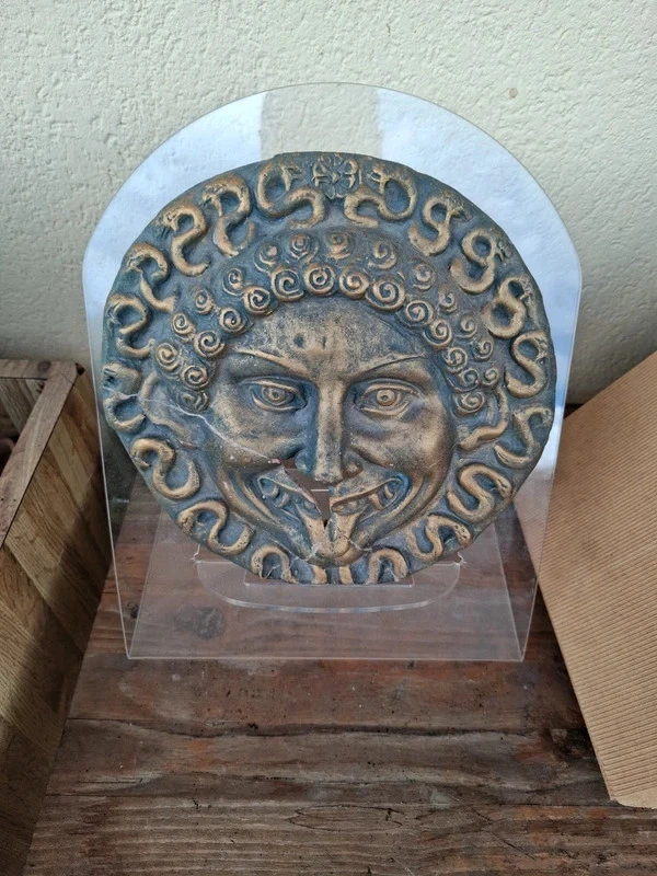 Medusa Protettrice della Casa +supporto in plexiglas - Immagine 1 di 4