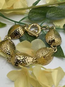 AVON Bracciale Moda Colore Oro Martellato Design Pannello Forma di Pera Maglia - Foto 1 di 16