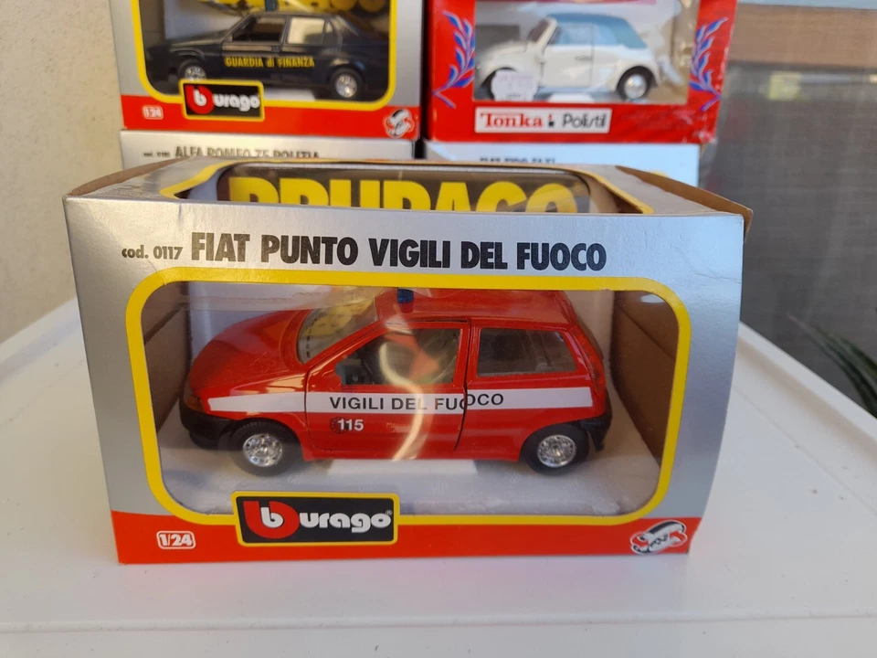 BURAGO 1:24 FIAT PUNTO VIGILI DEL FUOCO POMPIERI CON BOX - Immagine 1 di 1