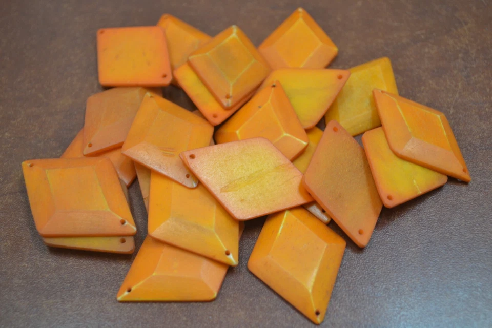 50 PCS DIAMOND ORANGE BUFFALO BONE SEWING BUTTONS #T-2117B - Image 1 of 1