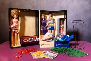 Vintage 1965 Barbie Doll Case with 1960s Dolls Catalogues Clothing & Accessories - Picture 1 of 7