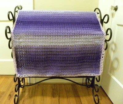 NUEVO Ganchillo a Mano Bebé Afgano 30" x 33" Precioso Púrpura Gradiente Ombre Acrílico Foto 1 de 4