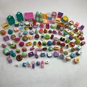 Lote de 110+ piezas de juguetes Shopkins mixtos todas las estaciones minifigura coleccionable descontinuado - Imagen 1 de 3