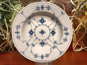 ROYAL COPENHAGEN Denmark MUSSELMALET - edler Suppenteller Ø 21,5cm 1/168 - Picture 1 of 4