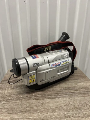 JVC GR-SXM740U Compact Super VHS Camcorder w/Battery NO CHARGER  - Image 1 of 4