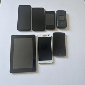 Lot de 7 téléphones portables et tablettes tous allumés - Photo 1 sur 5