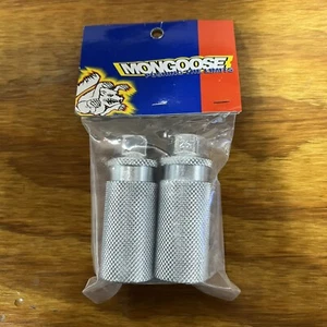 MONGOOSE BMX STEEL BICYCLE FOOT PEGS FITS MID SCHOOL & OTHERS VINTAGE NOS - Picture 1 of 10