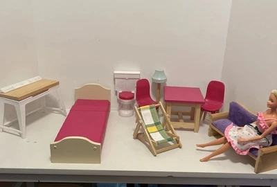 Casa de muñecas de madera surtida para niños muebles de juego cama y más. 9 piezas Foto 1 de 4