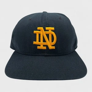 De colección 1980 New Era Notre Dame Lucha Irlandés Azul Marino NCAA Snapback Gorra Gorra - Imagen 1 de 4