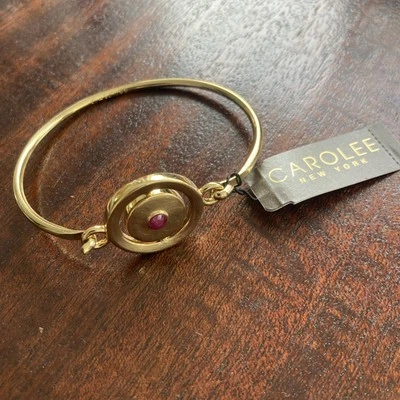 PULSERA TONO ORO CAROLEE $75 NUEVA CON ETIQUETAS - Julio - ¿Piedra roja? - ¿Rubí? - Disco giratorio Foto 1 de 4