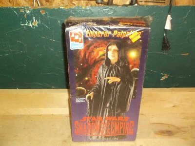 AMT Ertl Star Wars Shadows of the Empire Emperor Palpatine Model Kit 8258 1995 - Image 1 of 4