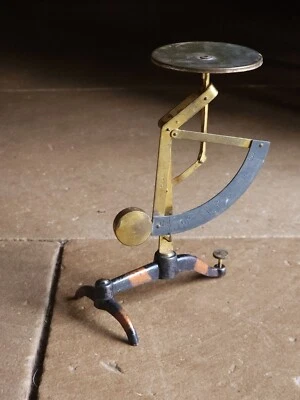 Poste Pese Lettre Ancien En Métal Laiton  Fonctionne Timbre Mesure - Photo 1/4