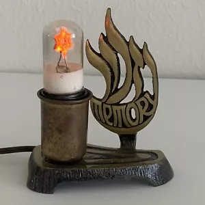 RARA LAMPADA VINTAGE OTTONE "MEMORIA" LUCE ETERNA STELLA DI DAVID CON LAMPADINA DI RICAMBIO - Foto 1 di 7