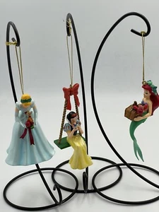 Disney Adornos Mágicos de Navidad con Caja Cenicienta Blancanieves Ariel Set/3 - Imagen 1 de 14