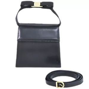Bolso de hombro Salvatore Ferragamo Vara con arco de cuero bidireccional negro dorado - Imagen 1 de 10