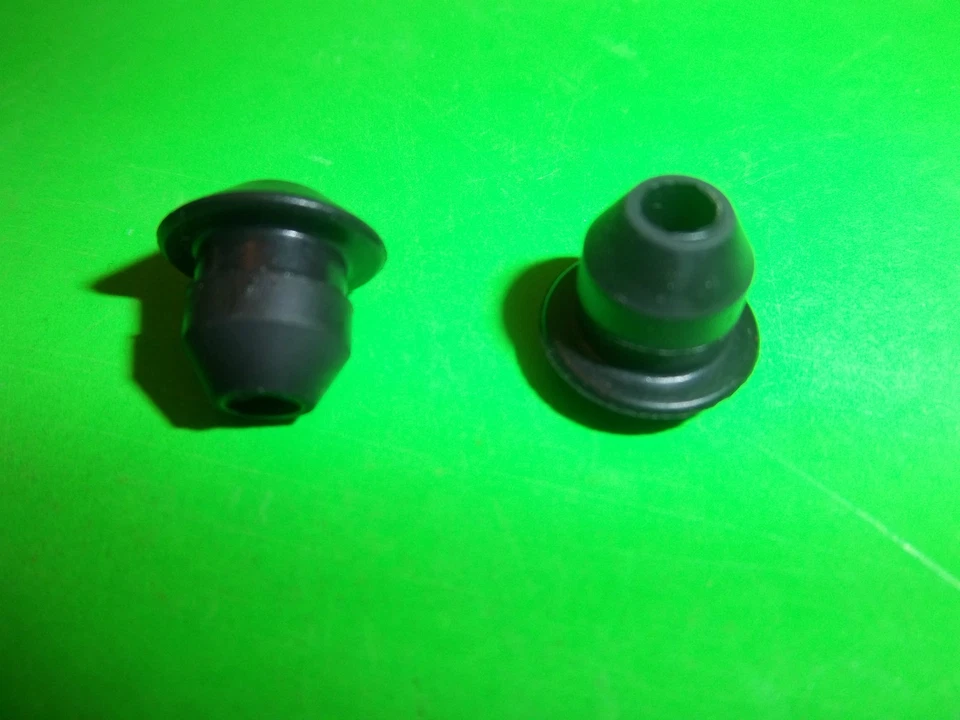 STIHL FUEL GROMMETS  FS80 FS85 KM85 FC75 FS76 FS74 TRIMMERS 00009890516 OEM 2 PK - Image 1 of 1