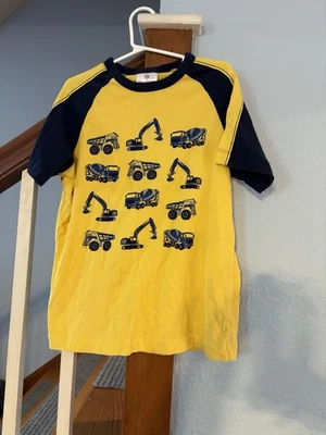 Camisa Hanna Andersson amarilla camión construcción 130 8 excavadora volteo cemento Foto 1 de 4