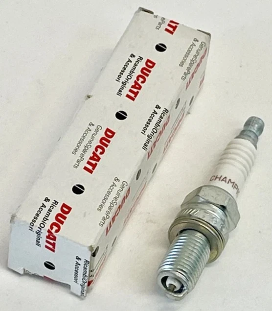 Bujías Ducati OEM x4 RA4HC Monster 620 750 800 ST2, Supersport 67090071A Foto 1 de 1