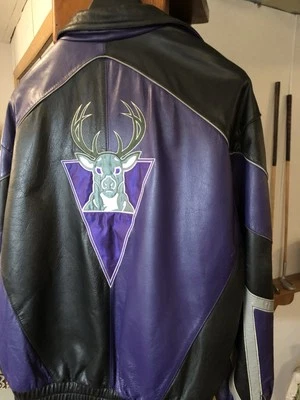 Chaqueta de cuero Milwaukee Bucks de la década de 1990 Foto 1 de 4