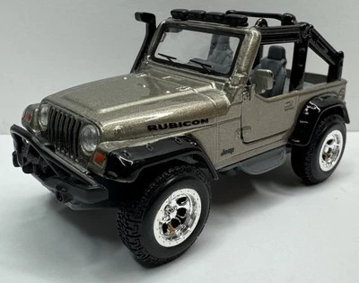 MAISTO 1:35 2003 吉普牧马人 Rubicon 棕褐色 压铸 无盒 — 第 1/4 张图片