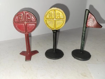 Arcade prewar standard gauge Cast Metal Road Signs (3) - vintage - Image 1 of 3