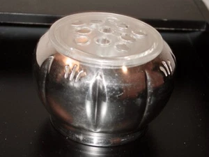 Vaso di fiori vintage in argento da 3,5 pollici con rana multiforo integrale sulla parte superiore - Foto 1 di 2