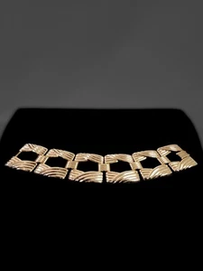 Bracelet Sarah Coventry « Gad-A-Bout » ton or maillons carrés texturés neuf sans étiquette - Photo 1/2