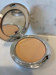 IT COSMETICS CELEBRATION FOUNDATION SPF 50+ RICH POWDER~FLAWED~SCUFF *READ - Picture 1 of 9