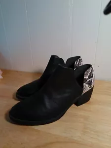 BC Born in California Women 8 Classic Black Faux Leather Ankle Boots - Picture 1 of 5