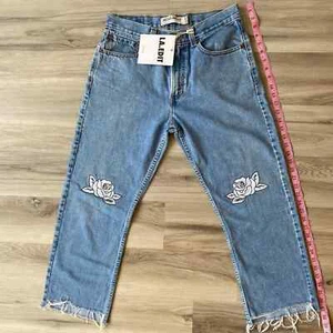 Levi’s jeans with super cute floral detail!!! - Picture 1 of 12