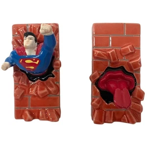 Warner Bros Vintage 1998 Superman Breaking Brick Wall Salz & Pfefferstreuer - Bild 1 von 8