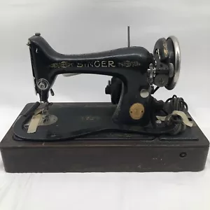 SINGER 1925 Vintage Sewing Machine with Bent Wood Cover and Base - Picture 1 of 12