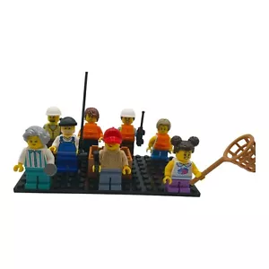 LEGO® City Minifiguren-Set – 8 Figuren mit Zubehör für realistische Stadtszenen - Bild 1 von 8