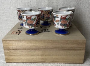 Arita-yaki Porzellan 5 Sake-Tassen oder Teetassen Set in Holzbox - Bild 1 von 10