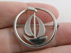 Vintage WRE Richards Co Sterling Silver Sailboat Pin Brooch 4g 1 Inch Length - Picture 1 of 14