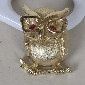 Sarah Coventry Owl brooch movable glasses goldtone rhinestone eyes red teacher - Picture 1 of 7