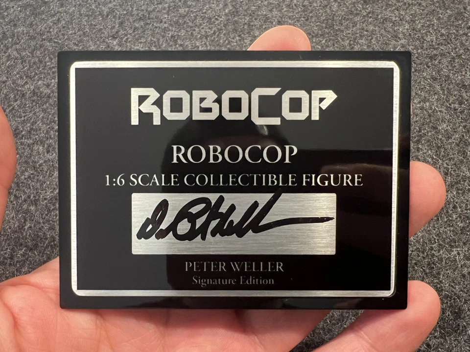 Hot Toys Robocop MMS827D74B | Peter Weller Autograph | Hand Signed  - Image 1 of 2