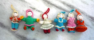 Muñeca Amigurumi Miniatura 2" Japonesa Crochet Tejido Vintage Conjunto de 6 Caras de Seda - Imagen 1 de 6